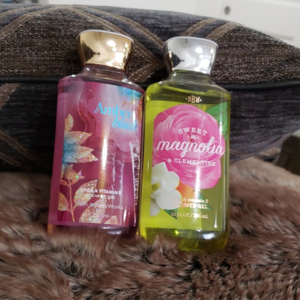 BATH AND BODY WORKS 2 piece shower gel